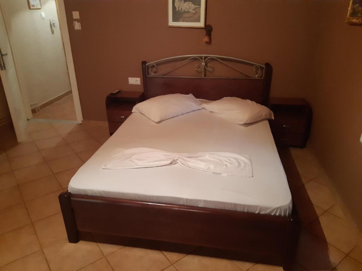 Dora sarti Hotel Bagian luar foto