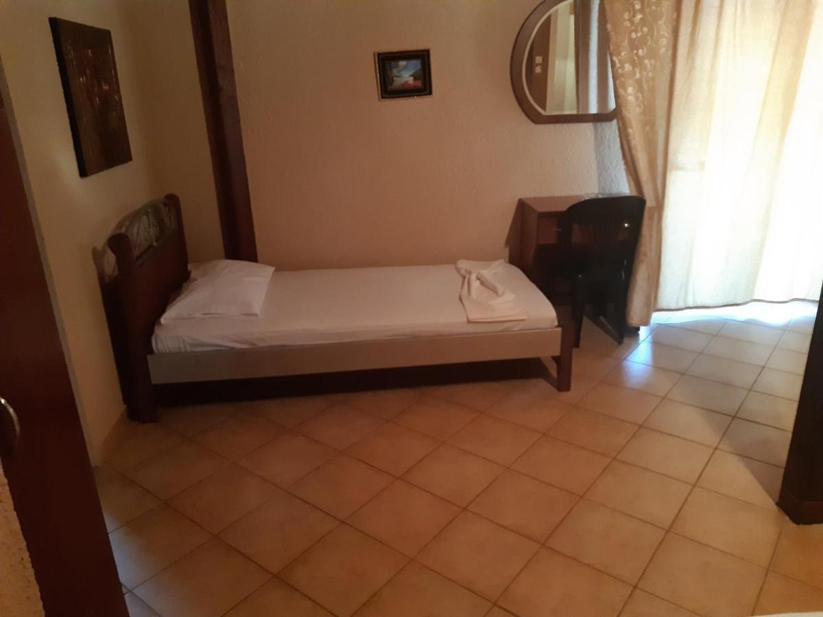 Dora sarti Hotel Bagian luar foto