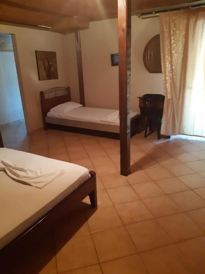 Dora sarti Hotel Bagian luar foto